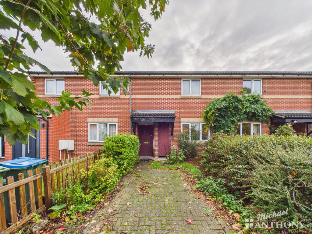 2-bed terraced on Bracken Way, Aylesbury, £260,000