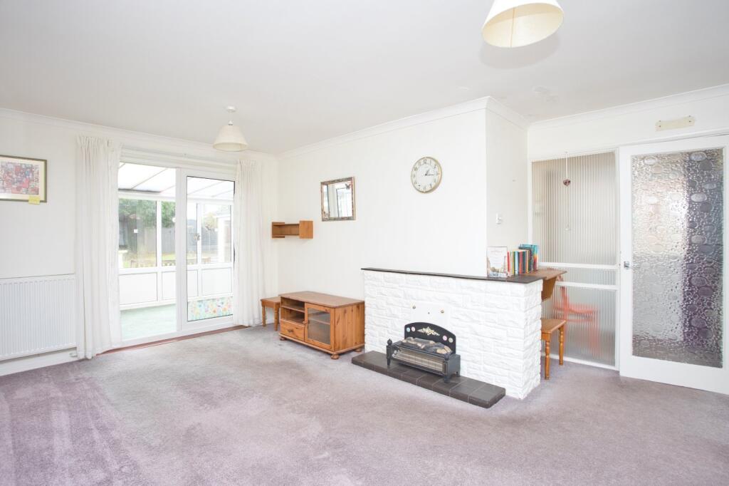 Victoria Road, Capel-le-Ferne, Folkestone, Kent, CT18 photo 2