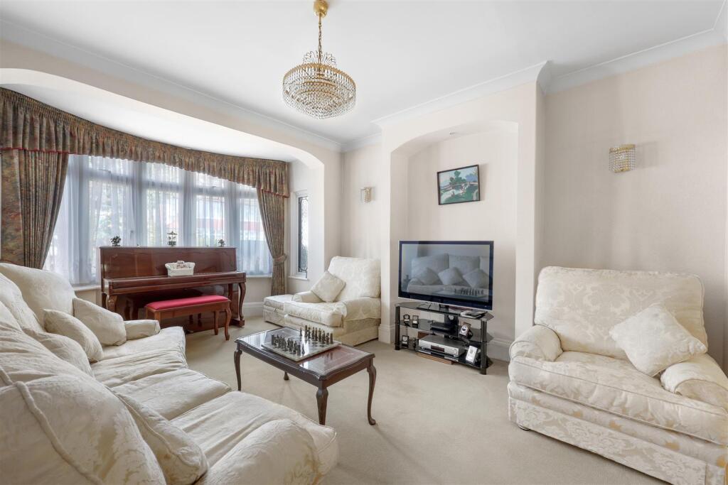 House in Ilford, Clayhall - View 4