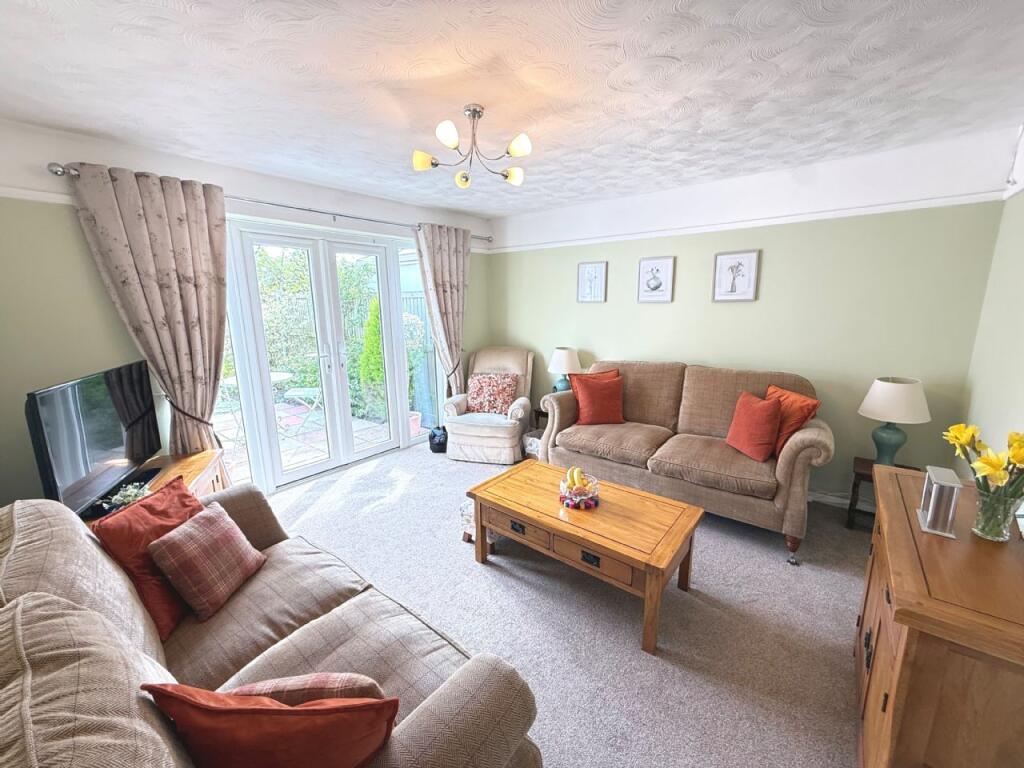 Beechcroft Avenue, Kirby Cross photo 3