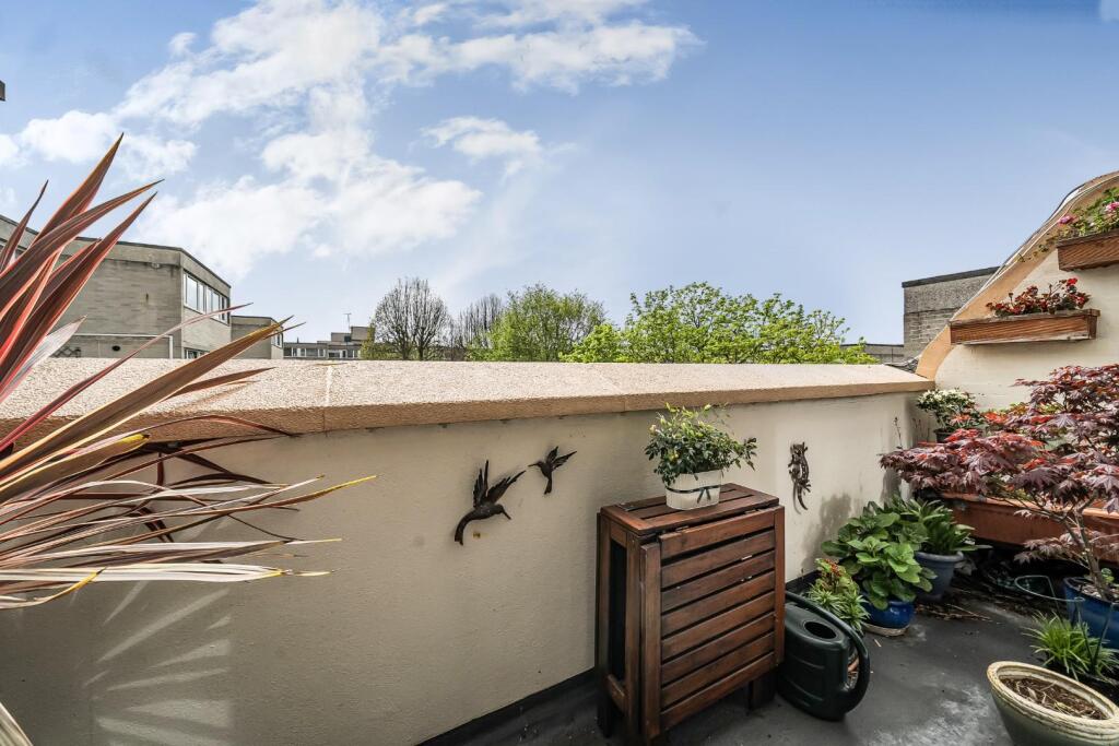 Apartment in Windsor - View 3
