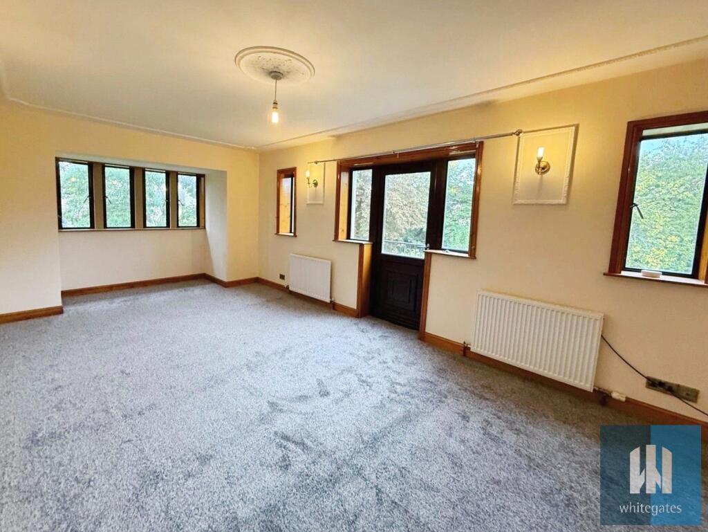 House in Huddersfield - View 4