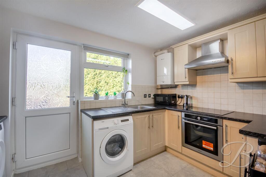 House in Chesterfield, Derbyshire - View 5