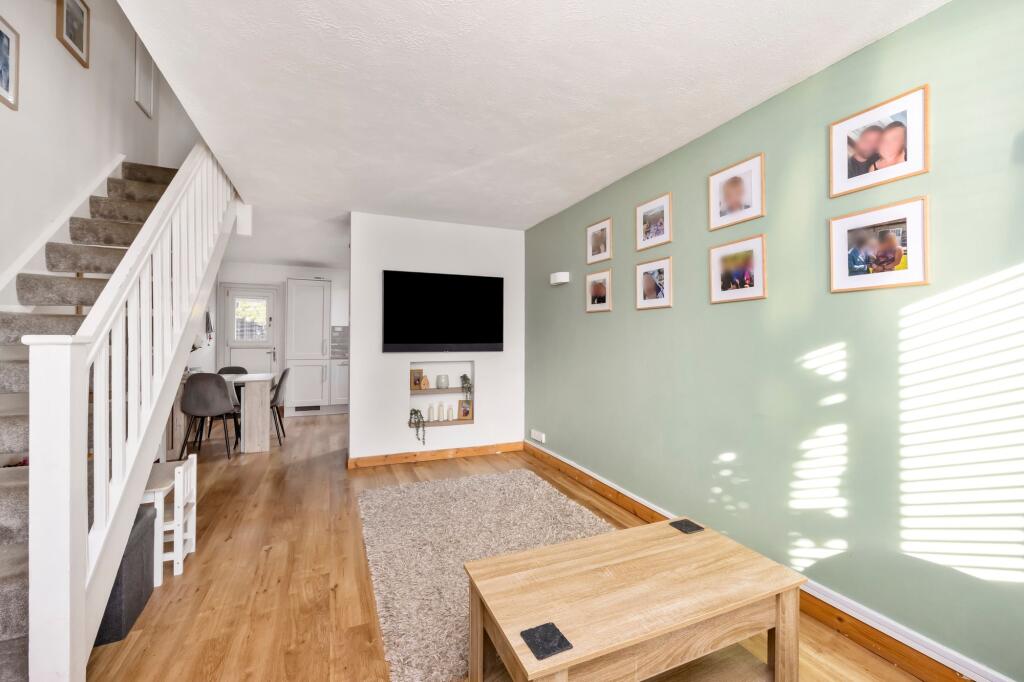House in Horsham, Broadbridge Heath - More
