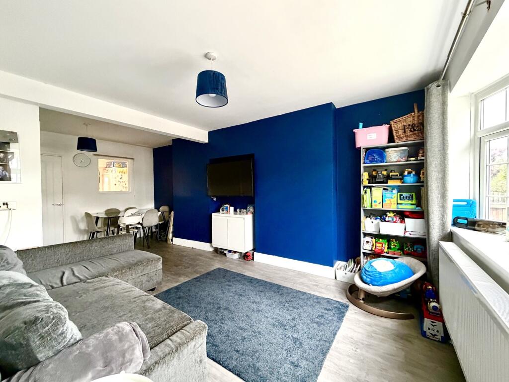 House in London, Royal Borough of Kingston upon Thames - View 2