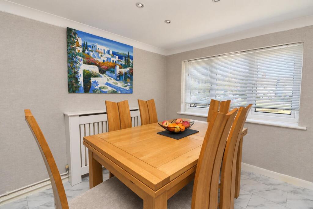 House in Maldon, Althorne - More
