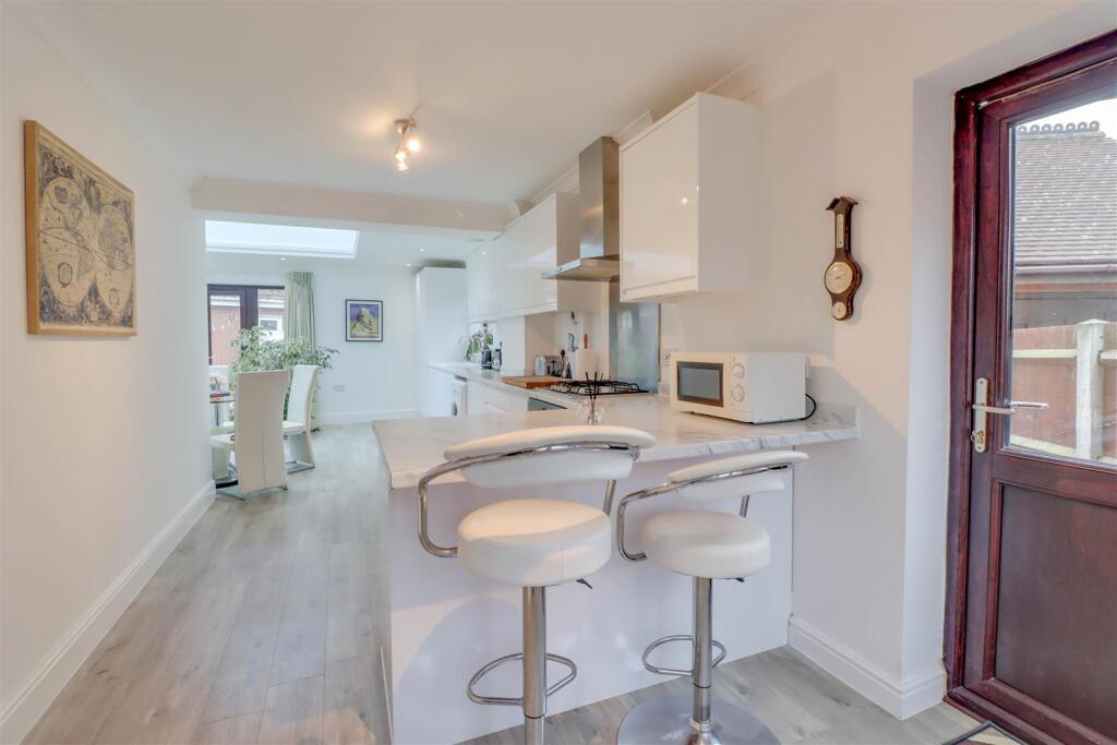 Mersea Crescent, Wickford photo 4