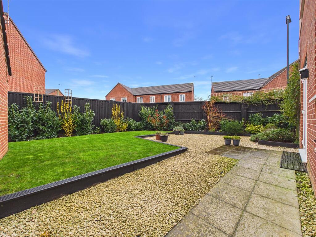 Sandringham Avenue, Stratford-Upon-Avon photo 3