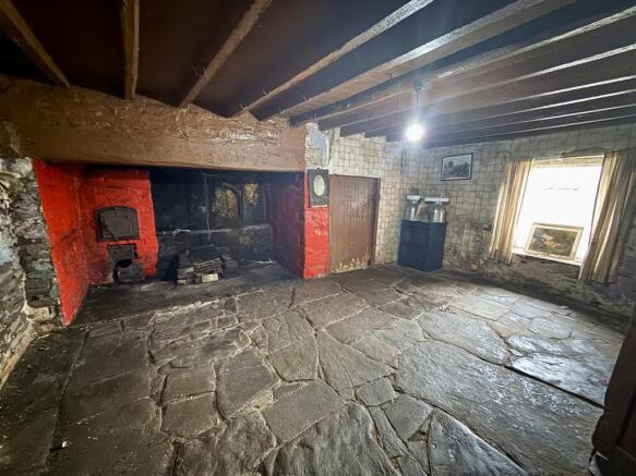 KITCHEN / DINING ROOM