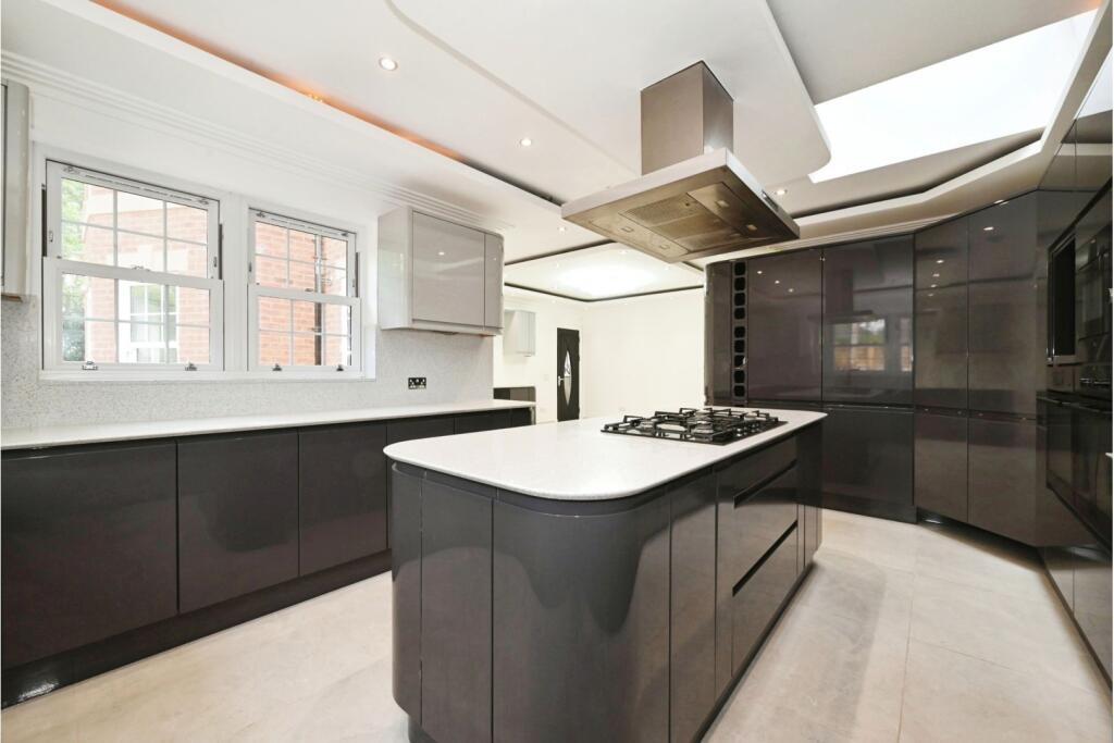 House in Slough, Sunninghill and Ascot - More