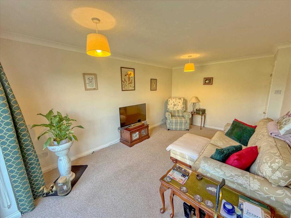 Bernard Close, Frinton On Sea photo 5