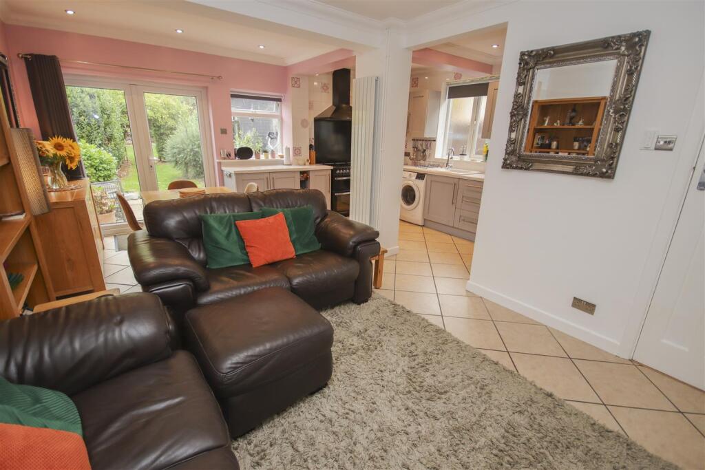 NN10, Hall Avenue, Rushden photo 4