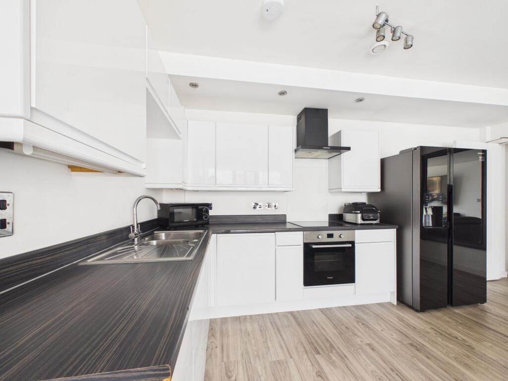 Apartment in Cheltenham, Ewens Farm, Montpellier - View 3