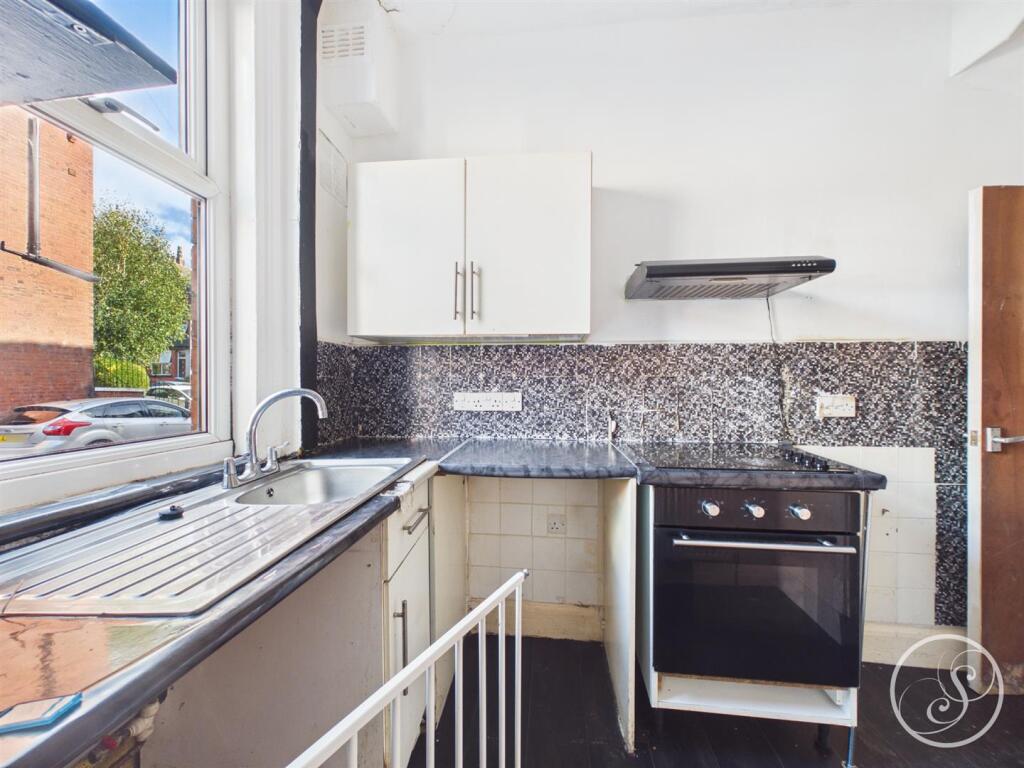 House in Leeds, West Yorkshire - View 4