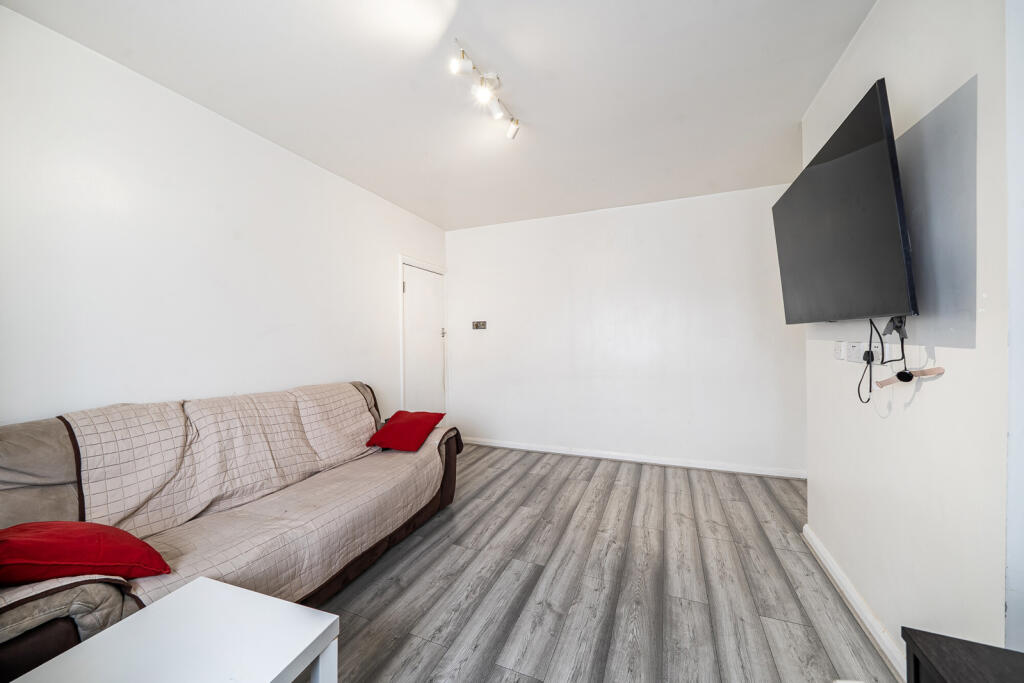 Apartment in Southall - View 3