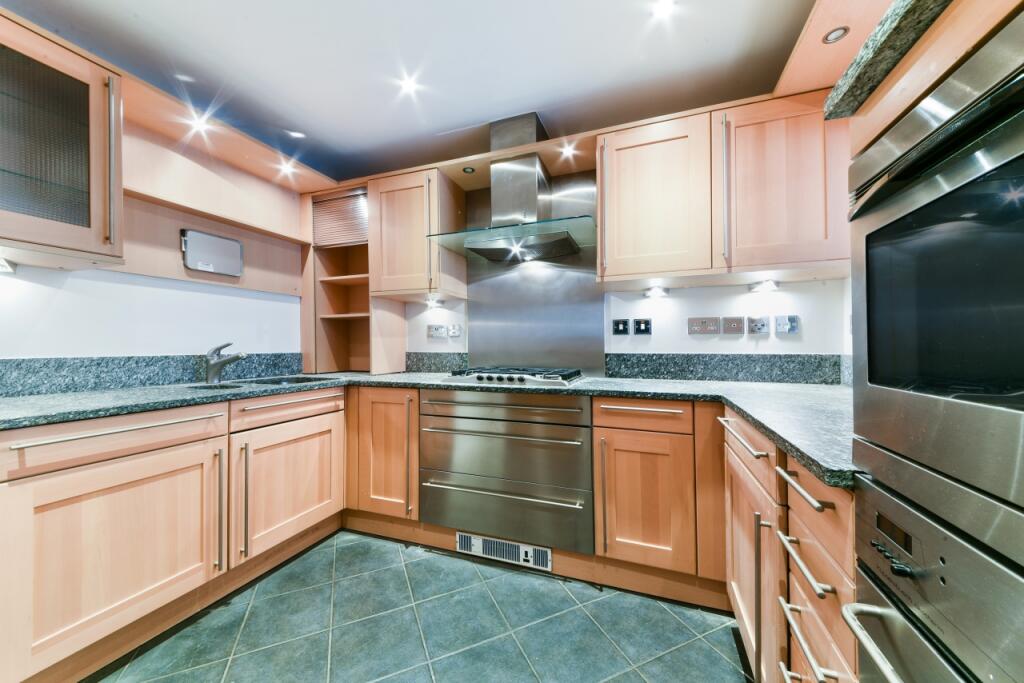 Apartment in London - View 3