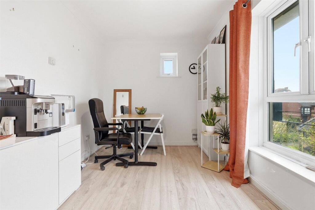 Apartment in London - More