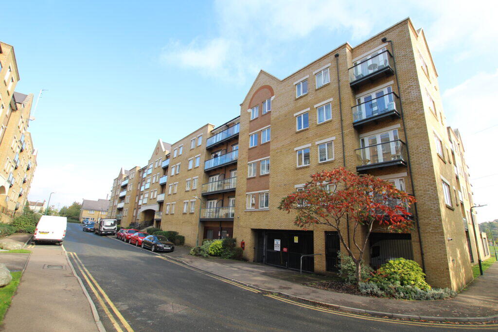 Main image of property: Flat 34 Phoenix Court, Black Eagle Drive, Northfleet, Gravesend, DA11 9AQ- 2 Bedroom Flat