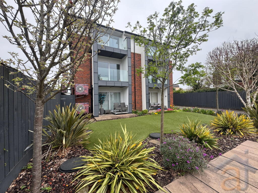 Main image of property: Liverpool Road, Birkdale, Southport, PR8 4AU