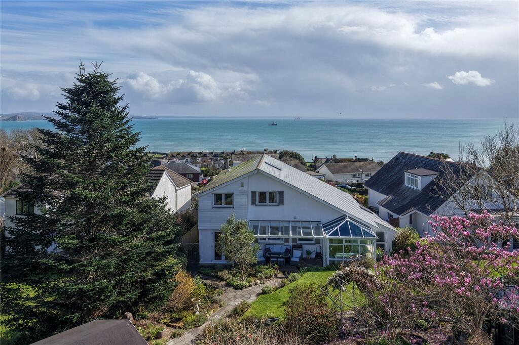 5 bedroom detached house in Penzance, great location, no chain, sea views