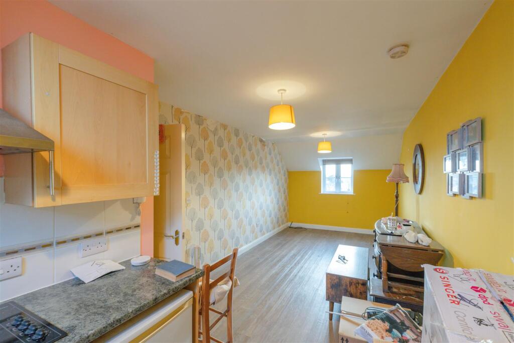 Apartment in Northampton - View 5