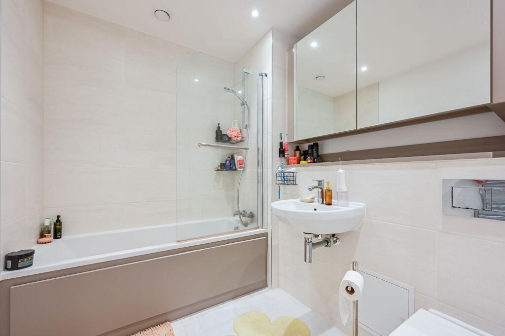Apartment in London - More