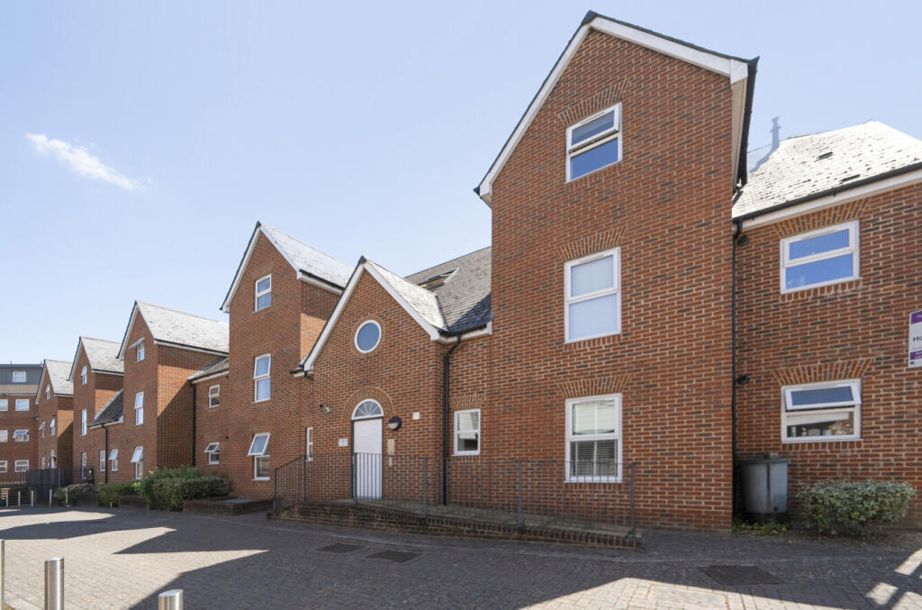 Main image of property: East Street, Reading, Berkshire