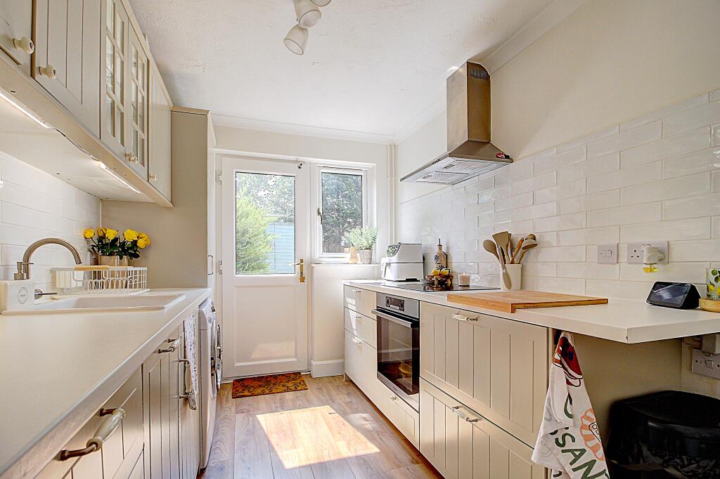 House in Basingstoke and Deane, Brighton Hill - View 5