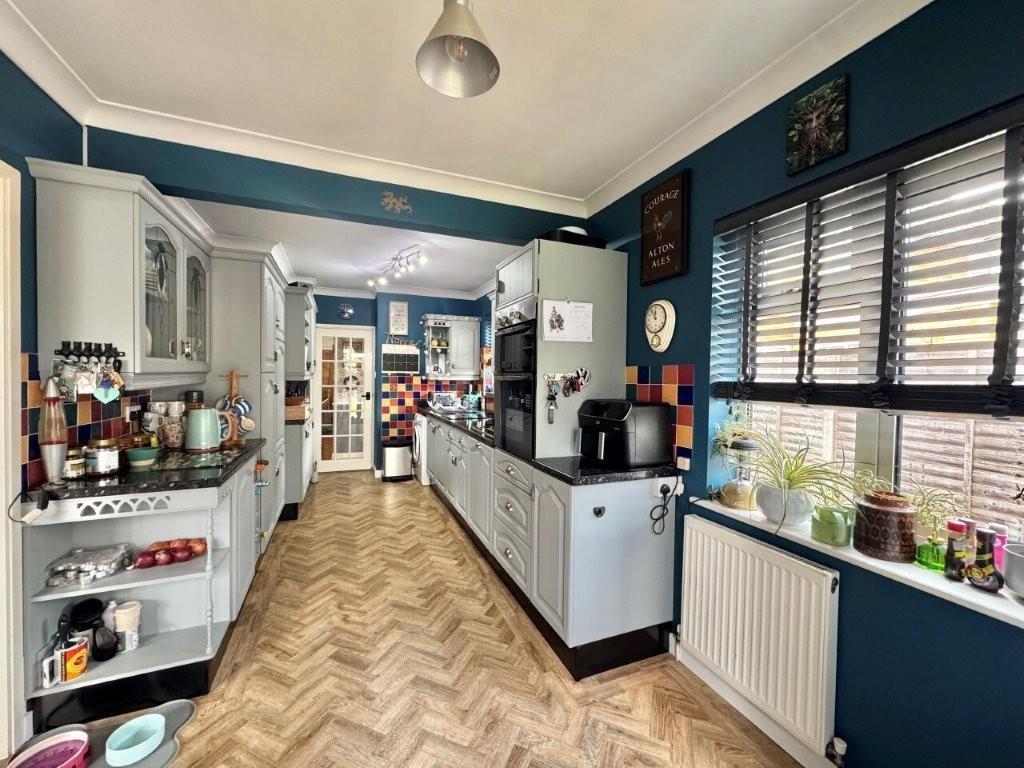Gumbrells Close, Fairlands, Guildford photo 2