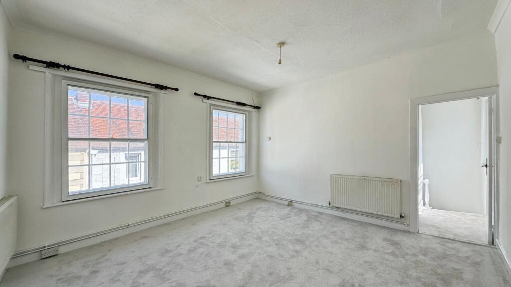 Apartment in Westbury, Leigh Park - View 3