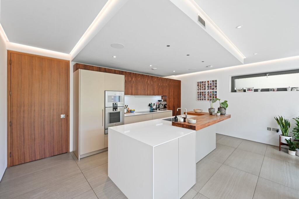 House in London, Shepherd's Bush - More