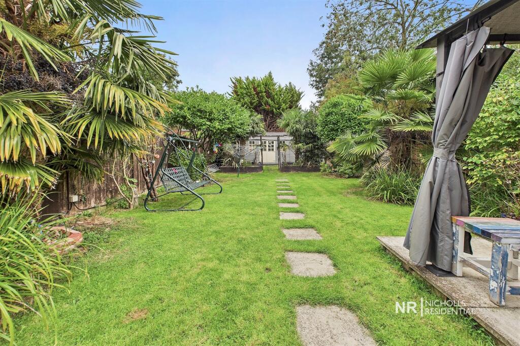 House in London, Royal Borough of Kingston upon Thames - View 2