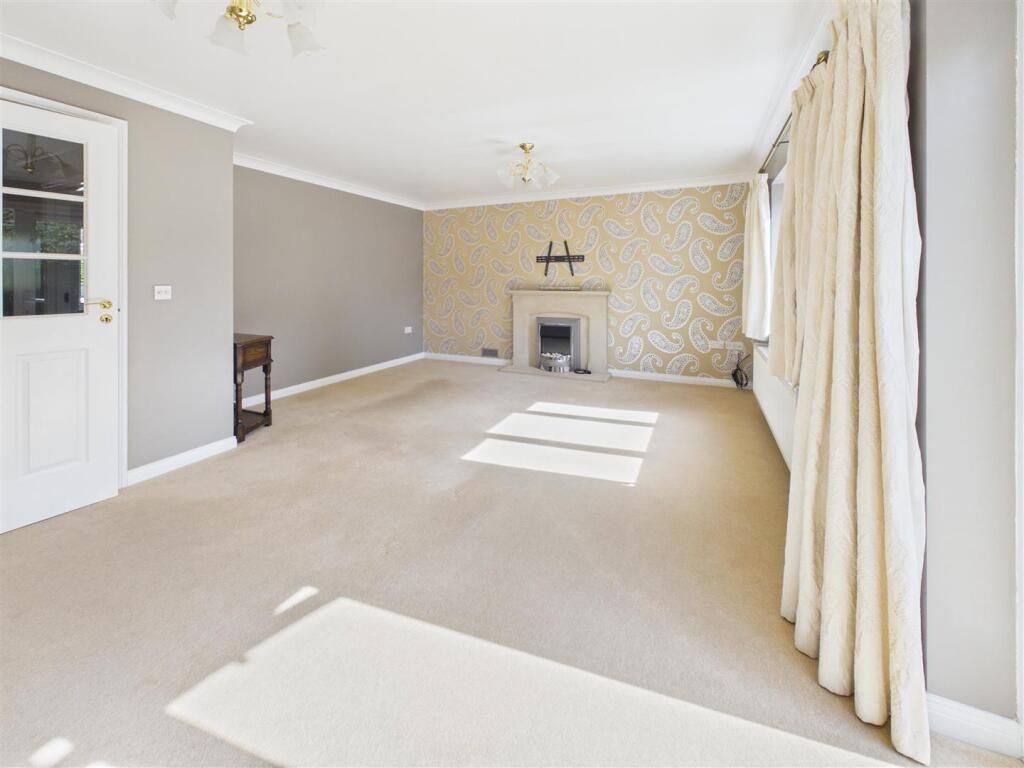The Crescent, Cawston, Rugby photo 4