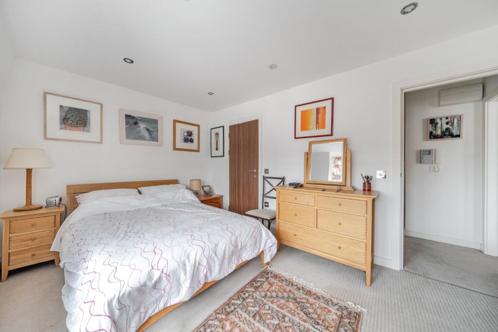 Apartment in London, Paddington - More