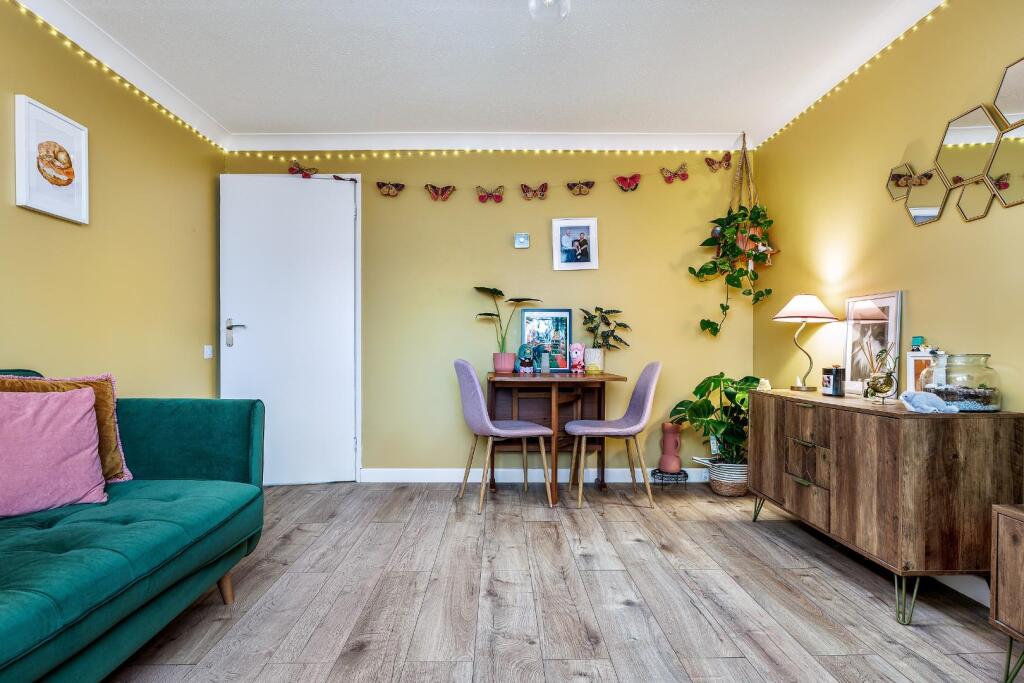 Apartment in West Suffolk, Haverhill - View 4
