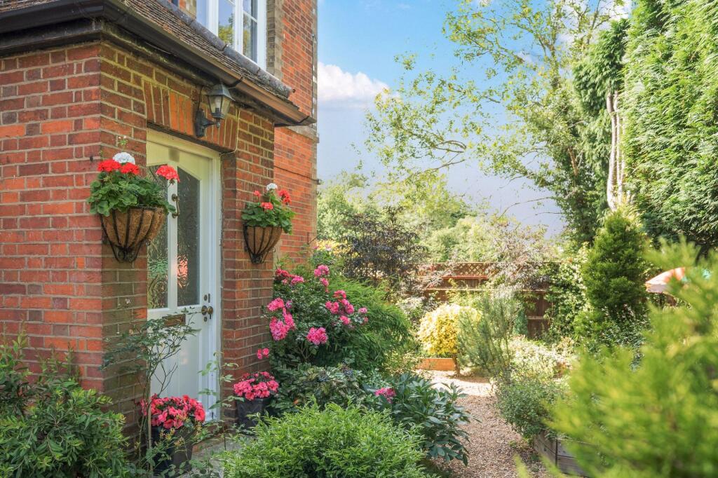4-bed semi-detached on Carpenters Lane, Hadlow, TN11, £575,000