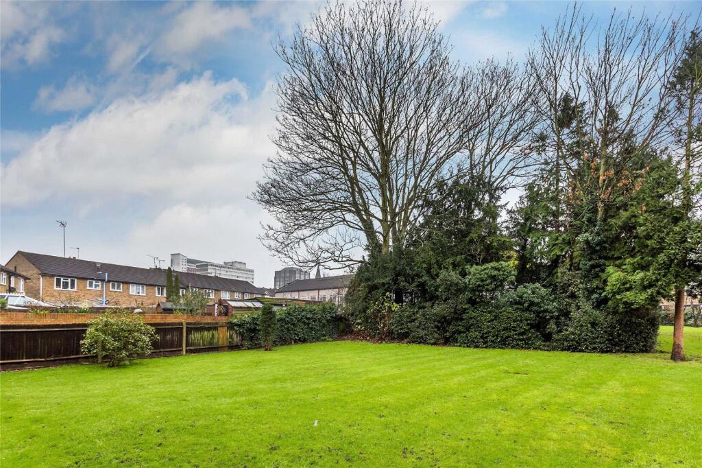 Apartment in Sutton - More