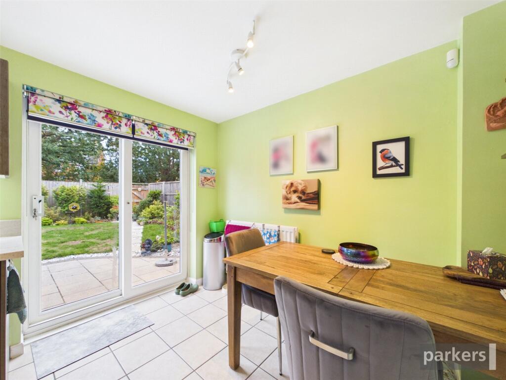 House in Winnersh, Sindlesham - More