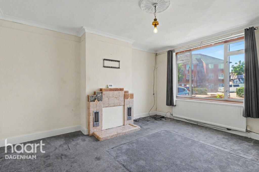 Review Road, Dagenham - View 5