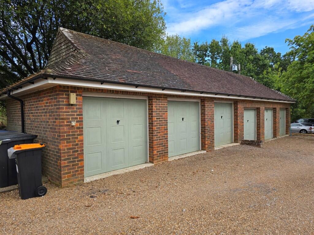 Apartment in Horsham, Rudgwick - View 2