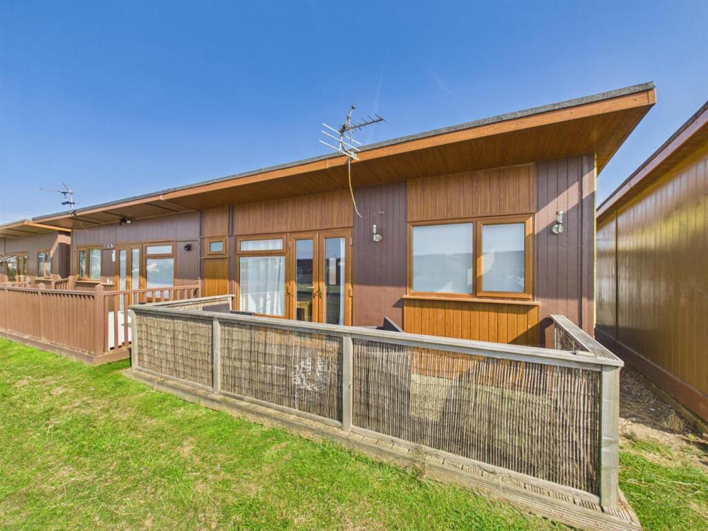 Main image of property: Links Avenue, Mablethorpe