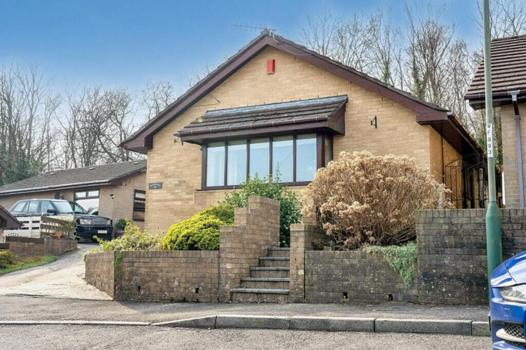 3-bed bungalow on Denleigh Close, Bargoed, CF81, £240,000