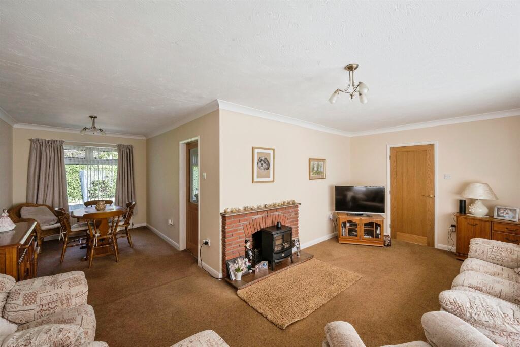 Lowcroft Avenue, Haxey, Doncaster photo 2
