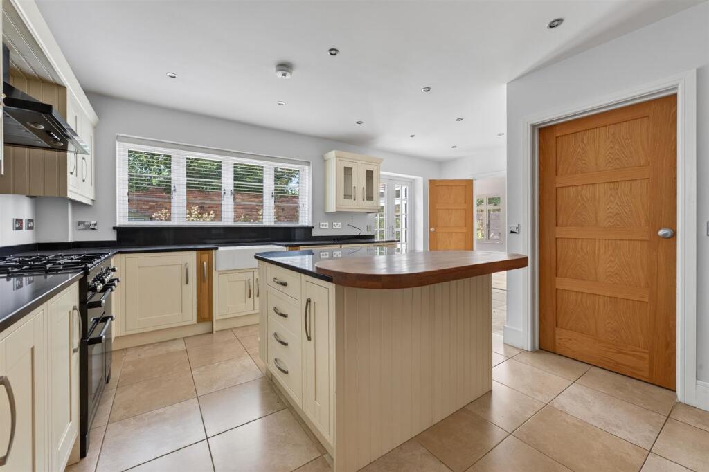 House in Northampton, Hackleton - More