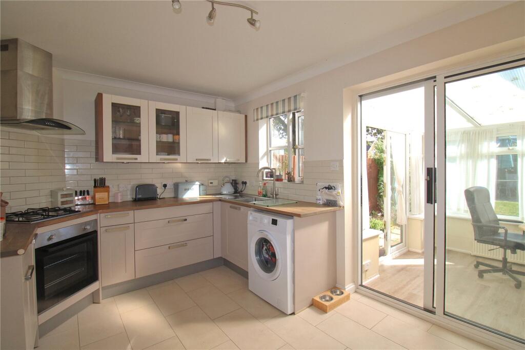 Quilling Close, Trowbridge photo 5