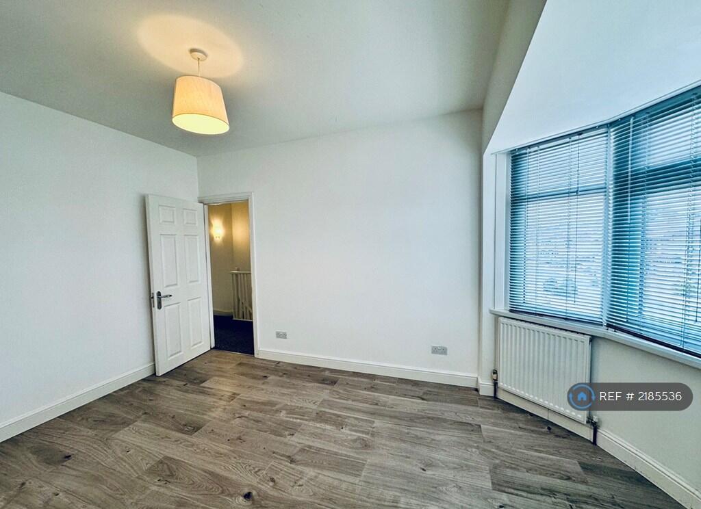 House in Romford - More