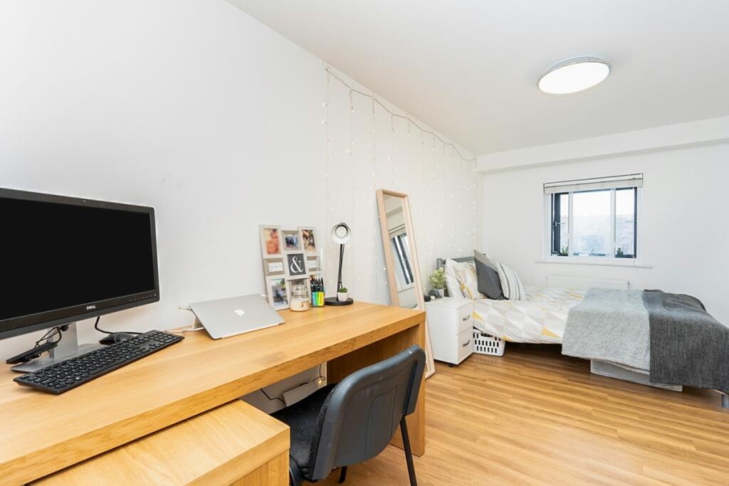 Apartment in Southampton - View 5
