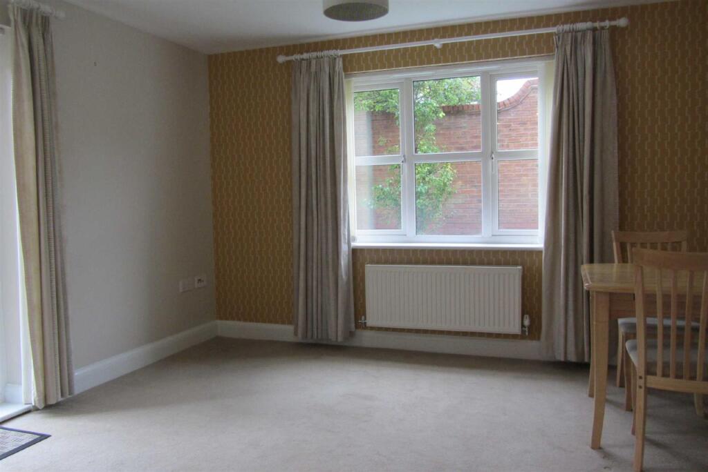 Shottery Close, Redditch photo 3