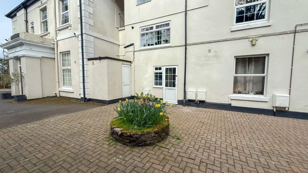 Apartment in Torquay - View 2