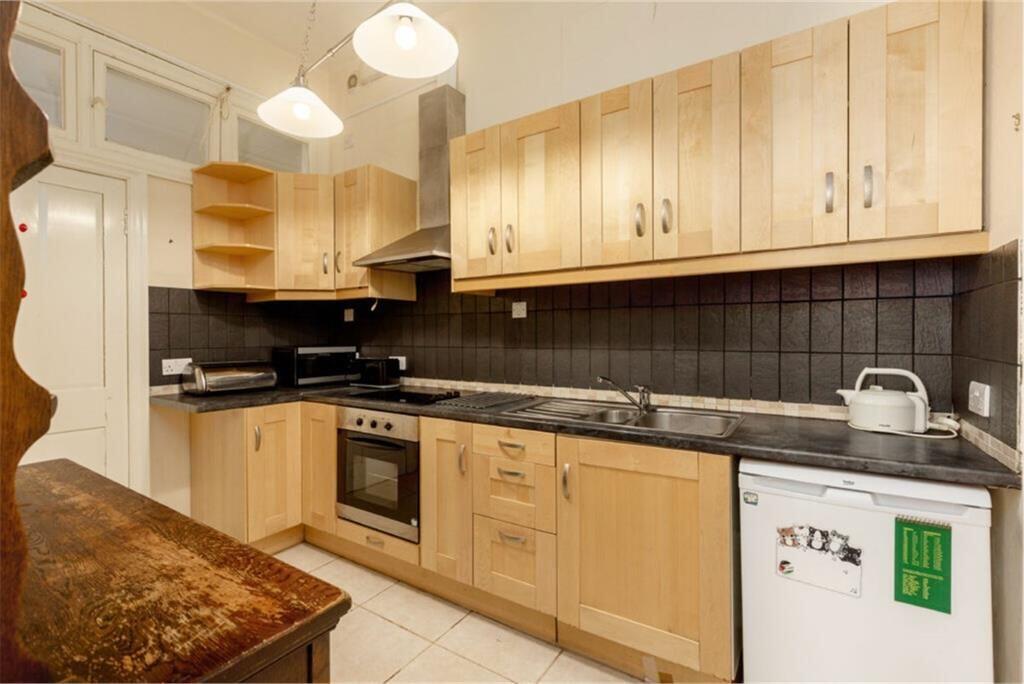 Apartment in Edinburgh, Church Hill, Morningside - View 5